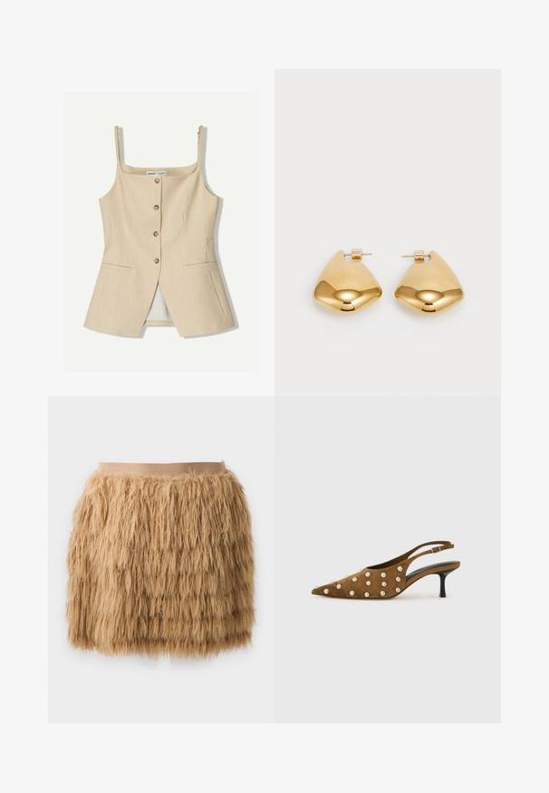 Beige ärmelloses Oberteil mit schmalen Streifen, quadratischem Ausschnitt, Knopfleiste vorne und zwei Seitentaschen. Glatter Stoff mit tailliertem Schnitt.; Beige Kunstfellrock mit einer zotteligen Textur. Besitzt einen glatten, breiten Bund und ein schichtetes Design für zusätzliches Volumen.; Braune Wildleder Slingback-Kitten-Heel-Schuhe mit spitzer Zehenform und silbernen runden Nieten auf der Oberseite und den Seiten, vor einem schlichten weißen Hintergrund.; Goldfarbene Metallohrringe in einer glatten, abgerundeten dreieckigen Form mit Steckverschluss; reflektierende Oberfläche mit minimaler Detailarbeit.