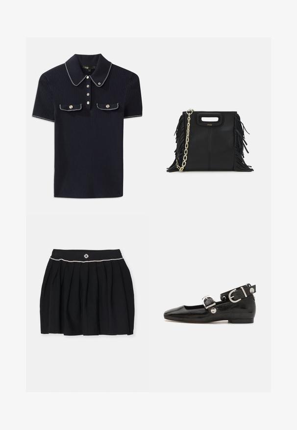 Navyblaues gestreiftes Poloshirt mit spitzem Kragen, kurzen Ärmeln und zwei vorderen Taschen mit Druckknöpfen; hervorgehoben durch weiße Steppnähte.; Schwarzer plissierter Rock aus einem strukturierten Stoff. Verfügt über einen Bund und ein dekoratives silberfarbenes Element entlang der Oberkante.; Schwarze Lackleder-Ballerina mit eckiger Zehenpartie, Knöchelriemen mit silberner Hardware und flacher Sohle. Glatte Textur mit minimalistischen Design.; Schwarze Lederhandtasche mit Fransen-Details, goldener Ketten-Schulterriemen und einem ausgeschnittenen Griff. Mit Logoplatzierung auf der Vorderseite.