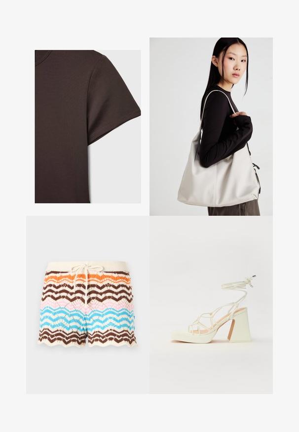 Tmavo hnedé tričko s krátkym rukávom vyrobené z hladkého, elastického materiálu, s klasickým okrúhlym výstrihom a čistými detailmi šitia.; Pletené šortky s vlnkovým vzorom v odtieňoch oranžovej, hnedej, ružovej a modrej, so smotanovým pásom a šnúrkou na sťahovanie. Skladaný lem.; Biele sandále na vysokom opätku s hrubým podpätkom, s pruhovaným dizajnom a viazaním na členku. Hladký povrch s platformou vpredu pre zvýšenú výšku.; Béžová kabelka vyrobená z mäkkého materiálu, s uvoľneným dizajnom, prišitými detailmi a dvoma popruhmi na nosenie na pleciach. Vhodná na každodenné nosenie.