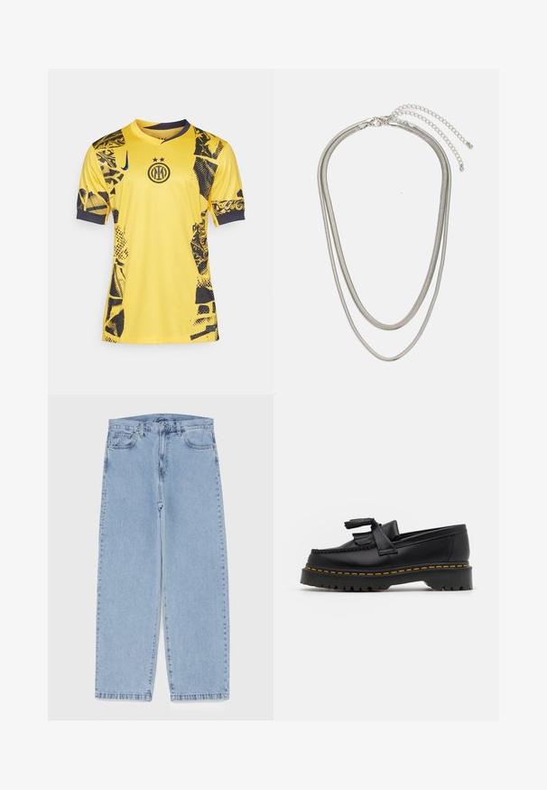 Gelbes Fußballtrikot mit schwarzen abstrakten Mustern, kurzen Ärmeln und V-Ausschnitt. Mit einem Logo in der Mitte und kontrastierendem Kragen.; Hellblaue Jeans aus Denim mit geradem Bein, ausgestattet mit einer mittelhohen Taille, fünf Taschen sowie einem Knopf- und Reißverschluss.; Schwarze Lederloafers mit einem fransenverzierten Akzent, ausgestattet mit einer robusten schwarzen Sohle und gelber Naht entlang der Kante. Texturierte Oberfläche.; Dreischichtige Halskette aus Silbermetall mit schlanken, flexiblen Ketten mit leichtem Glanz, gesichert mit einem Karabinerverschluss und verstellbarer Kette.