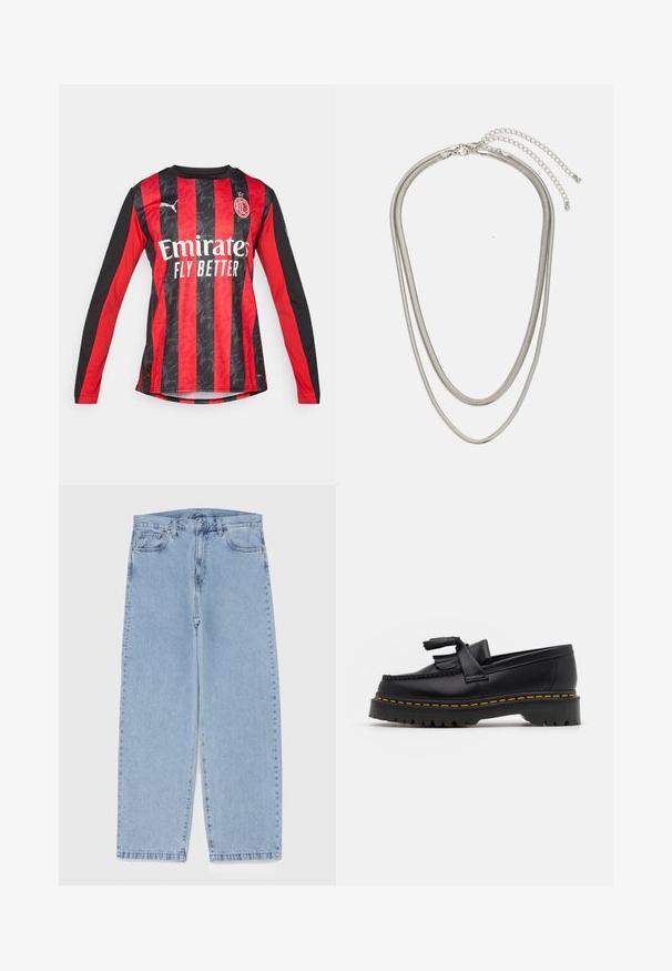 Rot-schwarzes Fußballtrikot mit langen Ärmeln und einem strukturierten Streifendesign, ausgestattet mit einem Rundhalsausschnitt und einem Frontlogo "Emirates Fly Better."; Hellblaue Jeans aus Denim mit geradem Bein, ausgestattet mit einer mittelhohen Taille, fünf Taschen sowie einem Knopf- und Reißverschluss.; Schwarze Lederloafers mit einem fransenverzierten Akzent, ausgestattet mit einer robusten schwarzen Sohle und gelber Naht entlang der Kante. Texturierte Oberfläche.; Dreischichtige Halskette aus Silbermetall mit schlanken, flexiblen Ketten mit leichtem Glanz, gesichert mit einem Karabinerverschluss und verstellbarer Kette.