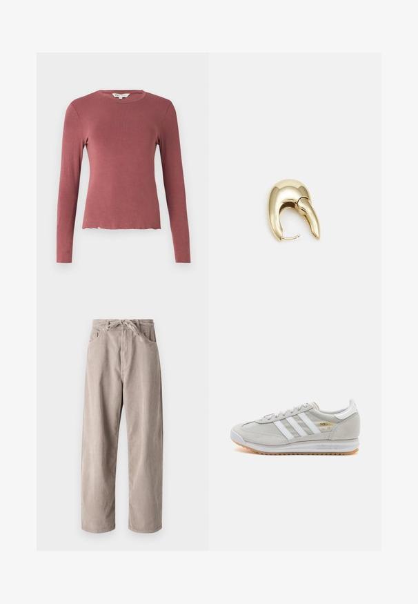Majica z dolgimi rokavi v prašno rožnati barvi, z okroglim izrezom in rahlo skrajšanim, valovitim robom. Gladek, raztegljiv material.; Beige kordurojske hlače s sproščenim krojem, ki imajo vrvico za prilagajanje pasu, dva sprednja žepa in vertikalno rebrasto teksturo.; Svetlo sivi tenisice od antilopa i mrežaste tkanine, s tri bijele pruge, okruglim vrhom i gumenim potplatom. Zlatni logo akcent blizu vezica.; Uhane nakit iz zlatastega tona z gladko, ukrivljeno zasnovo. Ima edinstveno koničasto obliko, polirano površino in zaponko s tečajem.