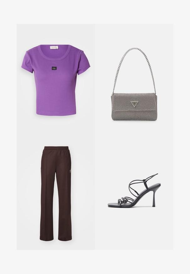 Lilla ribbet kortærmet t-shirt med rund halsudskæring og et lille sort Calvin Klein-logo på brystet. Blød tekstur.; Brune træningsbukser med elastisk talje, to sidelommer og et lille logo på venstre side, lavet af et blødt stof.; Sorte højhælede sandaler med tynde stropper og en knyttet design, en glat firkantet tå og en slank stiletto hæl.; Lys grå metallisk håndtaske med kædestrop, dekoreret med små runde metalliske studs og et trekantet brandlogo.; Sølv hoop øreringe med en glat, skinnende overflade. Rundet form, letvægtsdesign med post-back lukning.