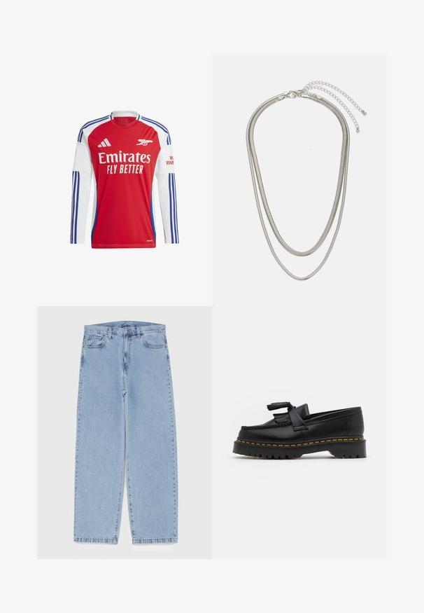 adidas Performance ADIDAS PERFORMANCE ARSENAL 24/25 LONG SLEEVE HOME JERSEY - Maglia da calcio - better scarlet white; Jeans in denim azzurro chiaro con design a gamba dritta, caratterizzati da una vita media, cinque tasche e chiusura con bottone e zip.; Mocassino in pelle nera con un'accento a frange, dotato di una suola nera spessa e cuciture gialle lungo il bordo. Finitura testurizzata.; Collana in metallo argentato a tre strati caratterizzata da catene sottili e flessibili con una leggera lucentezza, fissata con un gancio a molla e una catena regolabile.