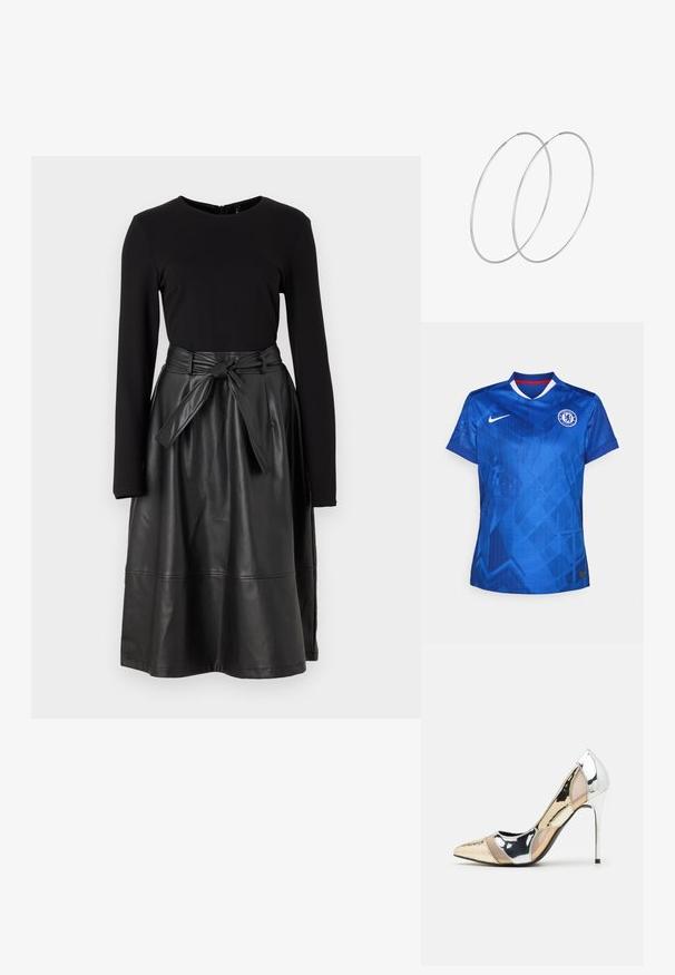 Maglia da football Nike blu con un motivo geometrico, colletto a V con accenti rossi e logo del Chelsea FC ricamato sul petto.; Maglietta nera a maniche lunghe abbinata a una gonna nera in ecopelle, con vita legata e una texture liscia e lucida.; Scarpa con tacco alto a punta, con una combinazione di colori argento, oro e nudo. Finitura lucida con design a ritaglio, con tacco a stiletto.; Borsa a pochette metallica argentea con una forma morbida e arrotondata e chiusura superiore annodata. Realizzata in materiale sintetico morbido.; Orecchini a cerchio in argento con un design minimalista. Forma circolare, superficie liscia e profilo sottile. Leggeri con una finitura lucida.