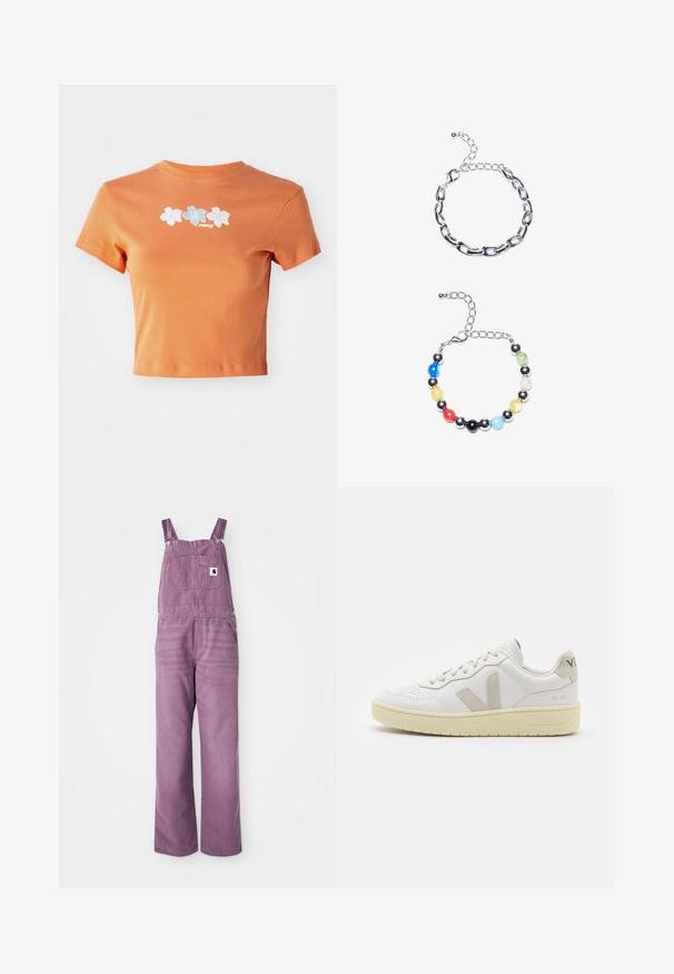 Kuttet oransje T-skjorte laget av bomull med korte ermer, med hvite og lyseblå broderte blomster over fronten.; Lilla denimslips med justerbare stropper, frontlomme og vide ben. Materialet har en lett tekstur; maskinvare med sølvfargede metallklips.; Hvite lær sneakers med beige semsket detaljer, perforert tåboks, flate lisser og en teksturert kremfarget såle. Har subtil branding på hælen.; Sølv kjede armbånd med avlange lenker over. Under er et fargerikt perlearmbånd med svarte, blå, grønne, gule, røde og klare perler.