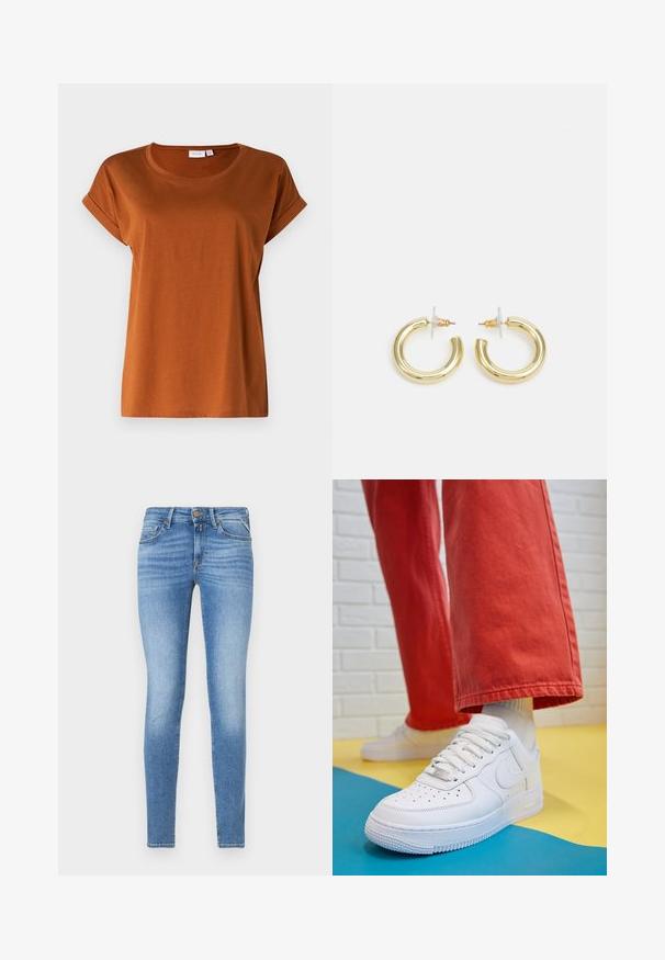 VILA VIDREAMERS NEW NOOS - Basic póló - caramel café; Vékony fit világoskék farmernadrág, közepes derekú, elöl gombbal, öt zsebes kialakítással.; Fehér bőr edzőcipő perforált orral, texturált talppal és fehér fűzővel, széles vörös nadrággal párosítva, kék és sárga háttérrel.; Arany fülbevalók sima, fényes felülettel. Kör alakú dizájn, amely kis kapoccsal és átlátszó tartozékkal rendelkezik a biztonságos viselés érdekében.