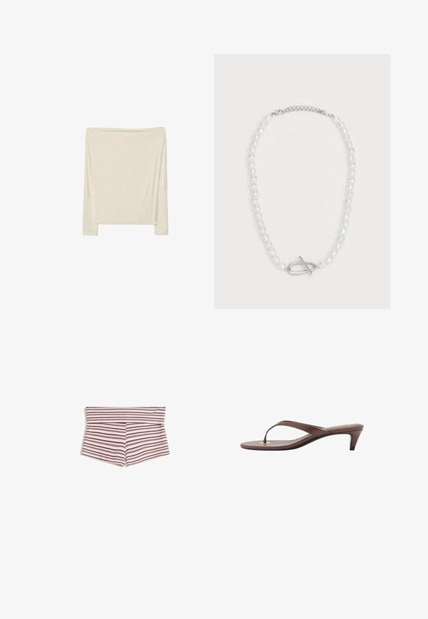 Dugi rukav off-white majica izrađena od mekane tkanine s ležernim krojem, sa otvorenim dekolteom i spuštenim ramenima.; Prugaste šortse s visokim strukom, s vertikalnim linijama u ružičastoj, bijeloj i tamnim tonovima; izrađene od mekog, rastezljivog materijala.; Smeđe natikače na petu s tankim remenom i zaobljenim vrhom, sa malim zlatnim akcentom na ulošku.; Bjela biserna ogrlica raznih oblika i veličina, s srebrnim zakovicama za zatvaranje. Glatka tekstura s sjajnim završetkom.