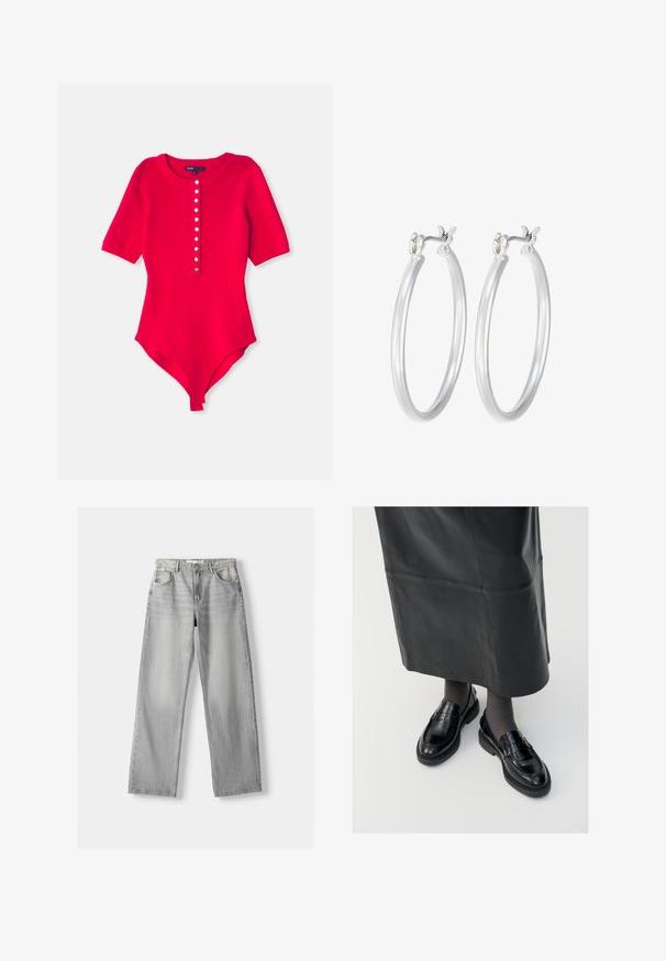 Červený rebrovaný body so zaobleným výstrihom, krátkymi rukávmi a radom šiestich bielych gombíkov na prednej strane. Mäkko a elasticky tkaný materiál.; Svetlosivé džíny z denimu s rovnými nohavicami, ktoré majú dve predné vrecká, zapínanie na gombík a jemné vyblednutie pre textúru.; Čierne kožené poltopánky s hladkým povrchom, s dekoratívnym pásikom, okrúhlou špičkou a textúrovanou podrážkou. Nosené s dlhou čiernou koženou sukňou.; Strieborné kruhové náušnice s hladkým, lesklým povrchom. Kolový tvar a bezpečné klikanie na uzatváranie. Ľahký dizajn vhodný na každodenné nosenie.