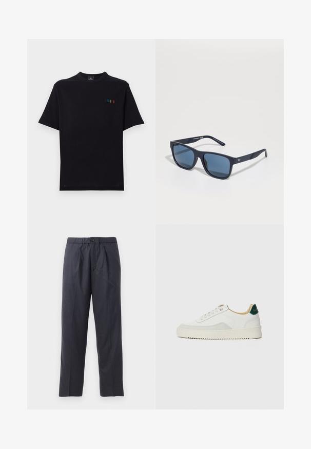 Svart kortermet T-skjorte laget av bomull med rund hals og fargerike vertikale striper på venstre bryst. Glatt tekstur.; Mørkeblå bukser laget av mykt stoff med plisserte detaljer foran og elastisk midje. Har knappelukking og rett ben.; Hvit sneakers med semsket detaljer, rund tå, flate snøringer og en kremfarget gummisåle. Har grønn merking på hælen.; Blå rektangulære solbriller med mørke linser, matt marineblå ramme, logo-detajler på stengene, rette armer og en solid, glatt tekstur.
