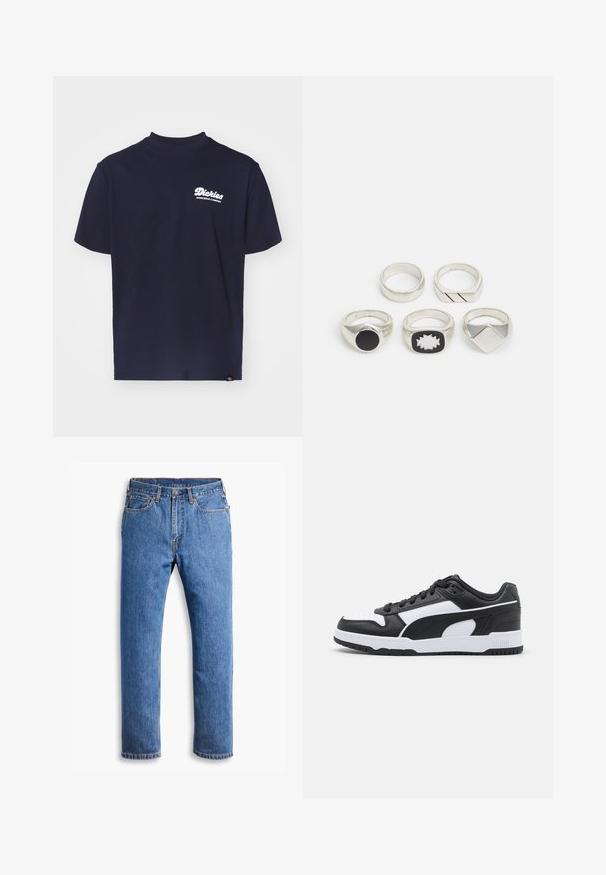 Mornarsko modra bombažna majica s kratkimi рукави in ovratnikom, okroglim izrezom, z belim logotipom "Dickies Workwear Company" na levem prsnem delu, v sproščenem kroju.; Modri traper hlače s ravnim krojem, ki imajo pet žepov, zapiranje na gumb in oranžne šive na čisti beli podlagi.; Črno-bela teniska z usnjeno zgornjim delom, teksturiranimi akcenti, podloženim jezikom, vezalnim oblikovanjem in gumijastim podplatom z utori.; Pet srebrne prstane: eden s črnim krožnim detajlom, eden z belim in črnim geometričnim vzorcem ter ostali z različnimi oblikami in finiši.