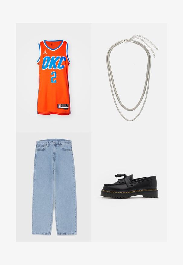 Oranssi koripallopaita, jossa on "OKC" sinisellä tekstillä ja numero "2". Verkkoutuminen sinisellä reunuksella ja Jordan-logolla olkapäällä.; Vaaleansiniset farkut suoran lahkeen muotoilulla, joissa on puolivälin vyötärö, viisi taskua sekä nappi- ja vetoketjusuljenta.; Musta nahkakengät, joissa on tupsuakkentti, paksu musta pohja ja keltainen ommel reunassa. Rakeinen pinta.; Kolmikerroksinen hopeametallinen kaulakoru, jossa on tyylikkäitä, joustavia ketjuja, joissa on hieno kiilto. Kaulakoru on kiinnitetty hummerilukolla ja siinä on säädettävä ketju.