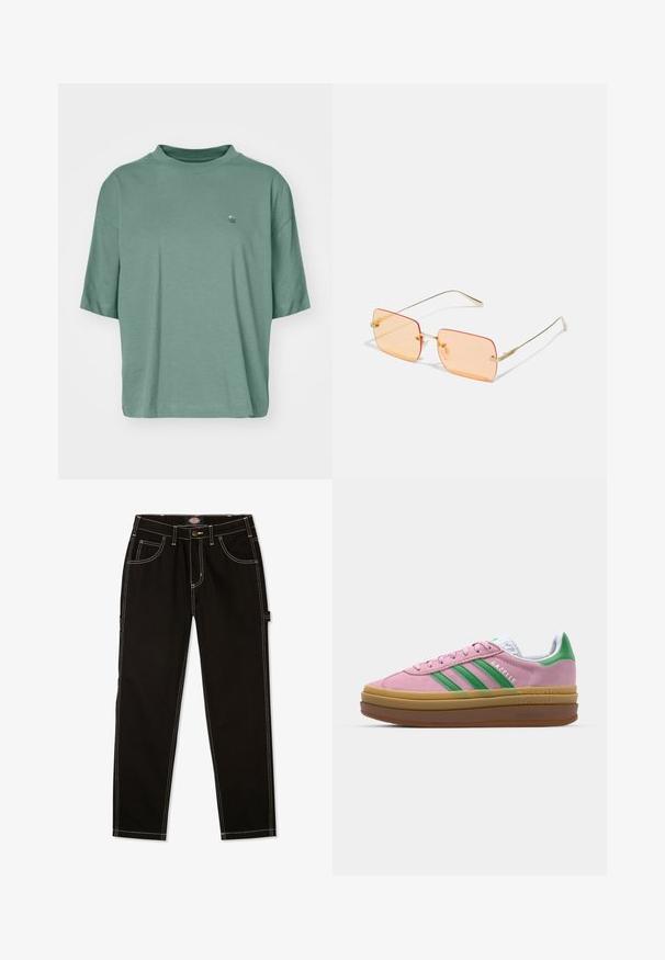 Korte mouwen, losvallend T-shirt van een gedempte groene katoen. Voorzien van een subtiele golflogo op de borst en een geribbelde ronde hals.; Zwarte denim broek met contrasterende witte stiksels, vijf zakken en een label aan de zijkant. Standaard pasvorm, rechte pijpdesign.; Roze suede sneakers met groene strepen, witte accenten en een bruine rubberen zool. Heeft een gestructureerde stof en logodetails aan de zijkant.; Gouden metalen montuur zonnebril met rechthoekige oranjerode glazen. Kenmerkende dunne armen en subtiele textuuraccenten nabij de scharnieren.; Gouden oorringen, dun en rond van vorm, met een gladde metallic afwerking en zonder versieringen of patronen.