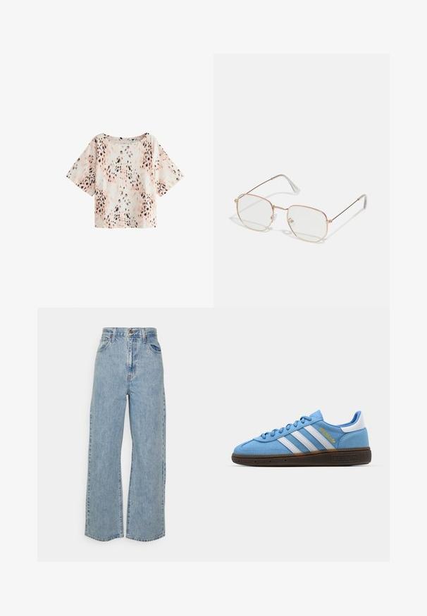 Top cu mânecă scurtă în nuanțe pastel deschise, cu un model de leopard în negru și maro. Material moale, croială lejeră și decolteu larg.; Blugi din denim de culoare albastru deschis, cu croială largă, talie înaltă, închidere cu button și fermoar, și design cu cinci buzunare, pe fundal simplu.; Adidași din suede albastru deschis cu dungi de piele albă, talpă texturată maro și detalii cu logo auriu. Design low-top cu vârf rotunjit.; Ochelari rectangulari cu un cadru subțire din metal roz auriu. Lentile clare, vârfuri transparente pentru brațe și detalii delicate în jurul lentilelor.; Geantă tote din piele maro cu o textură netedă, detalii cu cusături verticale și două mânere plate. Design cu deschidere în partea de sus, interior spațios.