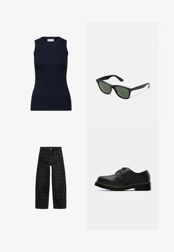 Námořnický bezrukávový top vyrobený z hladké bavlny, s kulatým výstřihem a přiléhavým střihem bez zdobení. Neformální a univerzální.; Černé denimové široké kalhoty s vzorem malých stříbrných očínek, klasickým pětikapsovým designem a zapínáním na knoflík.; Černé kožené boty s kulatou špičkou, šněrovací design, žluté prošívání podél podrážky a robustní černá gumová podrážka pro lepší trakci.; Černé plastové sluneční brýle se zelenými skly, čtvercové obroučky, stříbrný detail na obočí a texturované stranice. Značka uvedená na vnitřní straně stranic.
