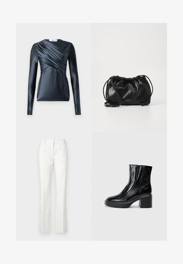 Długi rękaw top w ciemnym granacie z satyny, z marszczeniami z przodu i gładką teksturą, z okrągłym dekoltem i dopasowanym krojem.; Białe dopasowane spodnie z rozszerzanym dołem, z plisami z przodu i gładką fakturą, wykonane z lekkiego materiału.; Czarne lakierowane botki za kostkę z zaokrąglonym noskiem, elastycznymi panelami bocznymi i masywnym obcasem blokowym. Posiadają wytłoczone logo z tyłu.; Czarna skórzana torebka z marszczonym wzorem, podwójnym zapięciem na sznurki oraz odpinanym paskiem na ramię. Posiada metalowy detal z logo.