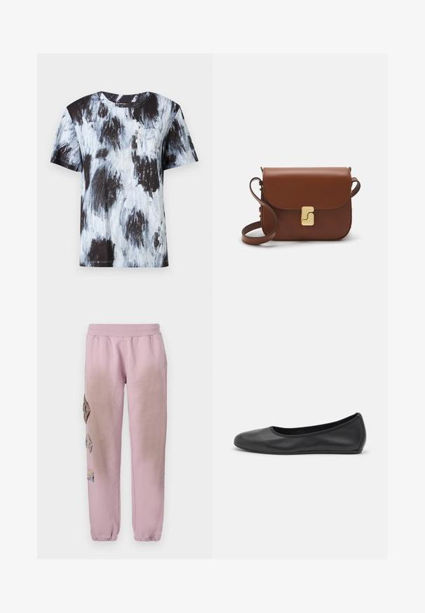 Melnas un gaiši zilas abstraktas raksta īsām piedurknēm T-krekls, ar apaļu kakla izgriezumu, izgatavots no kokvilnas, ar brīvu piegriezumu un mīkstu tekstūru.; Rozā sporta bikses ar elastīgu jostu, kurām labajā pusē ir dekoratīvi uzliktni dimanta formā un elastīgas apkakles pie potītēm.; Melna ādas baleta kurpe ar noapaļotu purngalu, gludu tekstūru, minimālu šuvju detalizāciju un elastīgu zoles dizainu.; Bordo ādas rokas soma ar atloku, zeltītām detaļām, plecu siksnu un gludu virsmu. Kompakta, taisnstūrveida forma.