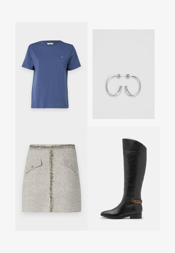 GANT PRINTED ARCHIVE SHIELD - Basic póló - dusty navy; Szőtt tweed szoknya fehér és fekete halászmintával, két elülső zsebbel és aranyszínű cipzárral a hátsó részén, szakadt szélekkel.; Magas fekete bőrcsizma áramvonalas dizájnnal, hegyes orral és arany lánc díszítéssel a bokán. Alacsony, tömbsarkú. Sima felület.; Ezüst karika fülbevalók sima, fényes felülettel. Lekerekített forma, könnyű kialakítással, tűs zárómechanizmussal.