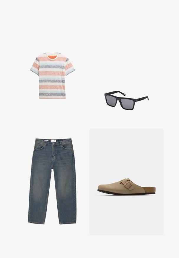 Gestreept t-shirt van katoen, met brede horizontale strepen in oranje, blauw, grijs en wit, voorzien van een ronde hals en korte mouwen.; Blauwe spijkerbroek met een ruime pasvorm, met een klassieke vijf-pocketontwerp en minimale vervaging. Inclusief een knoopsluiting en riemlussen.; Beige klompen met een afgeronde neus, verstelbare gespaccent, en kurk voetbed. Gestructureerd oppervlak met een zwarte rubberen zool voor grip.; Zwarte rechthoekige zonnebril met donkere lenzen, een matte afwerking en logo-detail op de sluiting. Het ontwerp heeft rechte randen en dikke monturen.