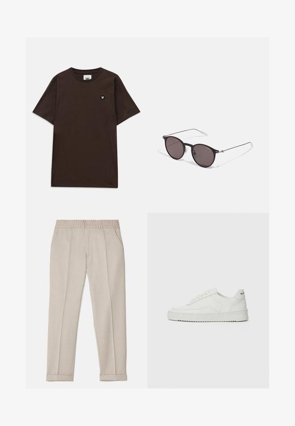 Camiseta de manga corta marrón oscuro con cuello redondo y un pequeño parche de logo negro y blanco en la parte superior izquierda del pecho.; Filippa K TERRY CROPPED TROUSERS - Pantalones - sage melange; Zapatilla de cuero blanca con un acabado suave, puntera redonda, cordones planos y suela texturizada. Cuenta con un sutil logo en el talón.; Gafas de sol redondas negras con lentes oscuros y brazos metálicos delgados. Incluye puntas de varilla transparentes y acentos plateados en la bisagra. Diseño minimalista.