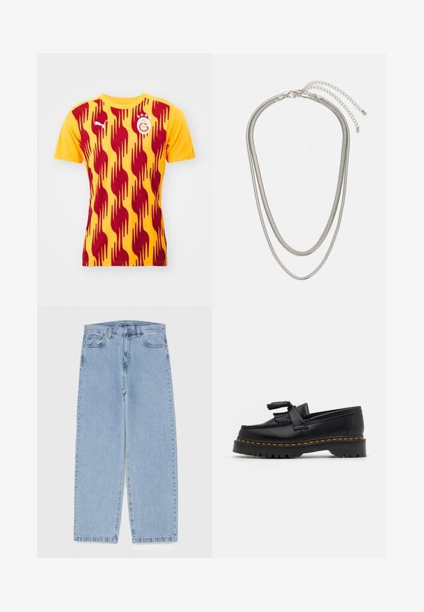 Maglietta da calcio a maniche corte di colore giallo con motivo a fiamma rossa; presenta il logo Puma e l'emblema della squadra sul lato sinistro del petto.; Jeans in denim azzurro chiaro con design a gamba dritta, caratterizzati da una vita media, cinque tasche e chiusura con bottone e zip.; Mocassino in pelle nera con un'accento a frange, dotato di una suola nera spessa e cuciture gialle lungo il bordo. Finitura testurizzata.; Collana in metallo argentato a tre strati caratterizzata da catene sottili e flessibili con una leggera lucentezza, fissata con un gancio a molla e una catena regolabile.