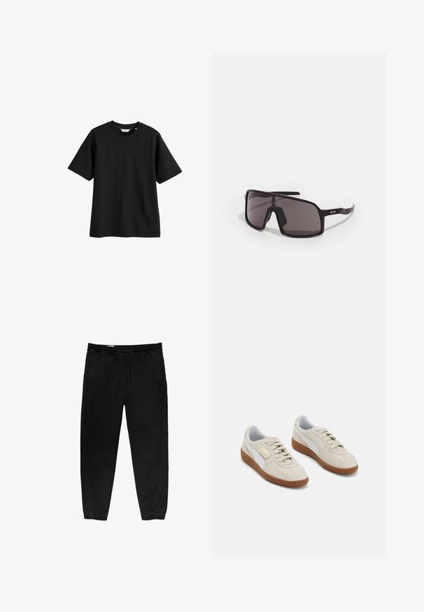 Schwarzes Baumwoll-T-Shirt mit kurzen Ärmeln, Rundhals-Ausschnitt und lockerer Passform. Glatte Textur, keine sichtbaren Muster oder Akzente.; Schwarze Hose mit elastischem Bund und Kordelzug, tapered Beinen, Seitentaschen und subtilen seitlichen Stickdetails. Weicher Baumwollstoff.; Beige Wildleder-Sneaker mit weißen Lederakzenten und braunen Gummisohlen. Sie verfügen über eine runde Zehenpartie, Schnürsenkel und ein goldenes Logo an der Seite.; Schwarze rechteckige Sonnenbrille mit dunklen Gläsern, breitem Rahmen und schlanken schwarzen Bügeln. Verfügt über ein Logo an den Schläfen. Glatte Textur.