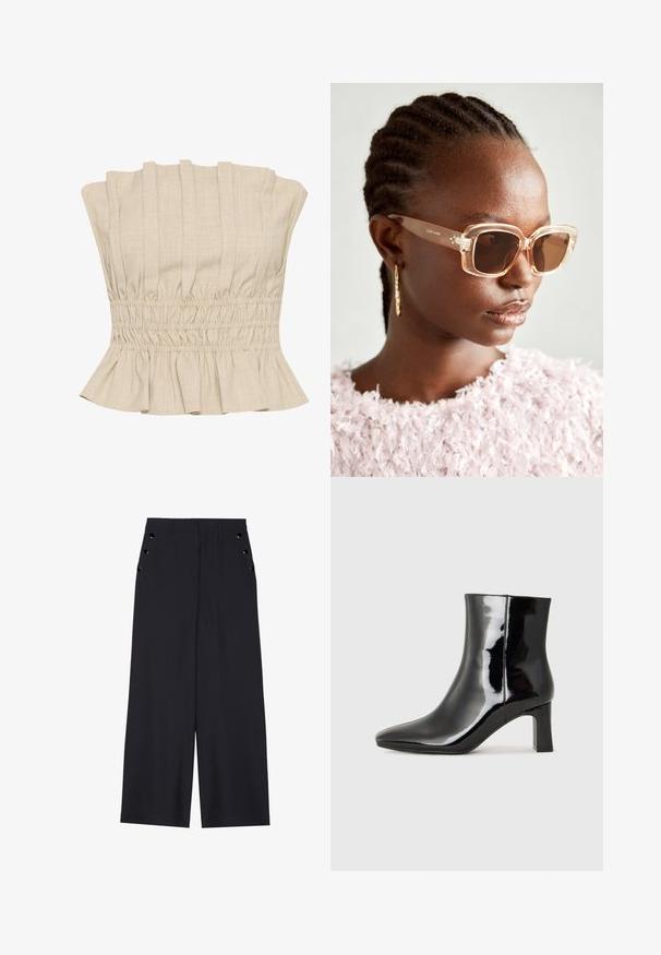 Beige cropped top med vertikale folder, smocket talje og volangkant. Fremstillet af et let stof med en blød tekstur.; Bredde bukser i mørkeblå stof med en glat tekstur, frontplisseringer og dekorative guldfarvede øjenlåg ved sidelommerne.; Sort lakeret ankelstøvle med spids tå og en midt-højde blokhæl. Glat tekstur og minimalistisk design.; Beige oversized solbriller med en klar ramme og brune tonede linser, med subtile blomstermotiver og et dristigt, geometrisk design.