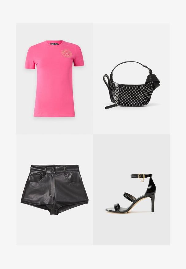 Kurzarm-T-Shirt in lebhaftem Pink, aus glattem Baumwollmaterial gefertigt, mit einem runden Halsausschnitt und einem cremefarbenen, geprägten Logo auf der linken Brust.; Schwarze Kurzshorts aus Kunstleder mit hoher Taille, zwei vorderen Taschen, sichtbaren Nähten und einer glatten Textur.; Schwarze Lackleder-Sandale mit drei Riemen, Knöchelriemen und 10 cm hohen Stiletto-Absatz. Verfügt über goldfarbene Hardware-Details und ein Logo-Charm.; Schwarze Handtasche mit texturiertem Design, verziert mit silbernen Nieten und einem klobigen silbernen Kettenriemen. Besitzt eine elegante, minimalistische Form.