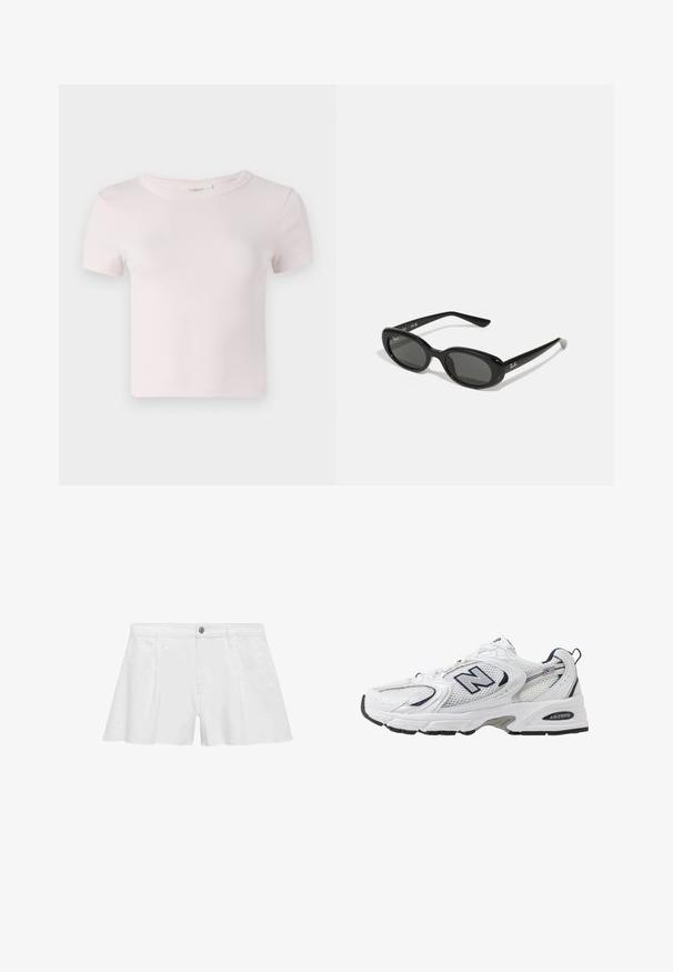 Różowa bawełniana koszulka z krótkim rękawem, okrągłym dekoltem i luźnym krojem. Gładka tekstura i prosty design, odpowiednia na codzienne noszenie.; Białe szorty bawełniane o luźnym kroju, z kieszeniami z przodu, z zapięciem na guzik i płaskimi szwami dla gładkiego wykończenia.; Białe sportowe buty z siateczkową cholewką, granatowymi akcentami i wyściełaną podeszwą. Posiadają logo "N", sznurówki oraz teksturowany detal po boku.; Czarne okulary przeciwsłoneczne z owalnymi soczewkami, błyszcząca plastikowa oprawa i smukłe zauszniki. Posiadają białe logo Ray-Ban po boku.; Srebrny pierścionek o gładkim, zaokrąglonym wzornictwie z akcentem w kształcie gwiazdy. Modelka ubrana w zieloną bluzę z żółtym napisem, trzymająca ręce blisko szyi.