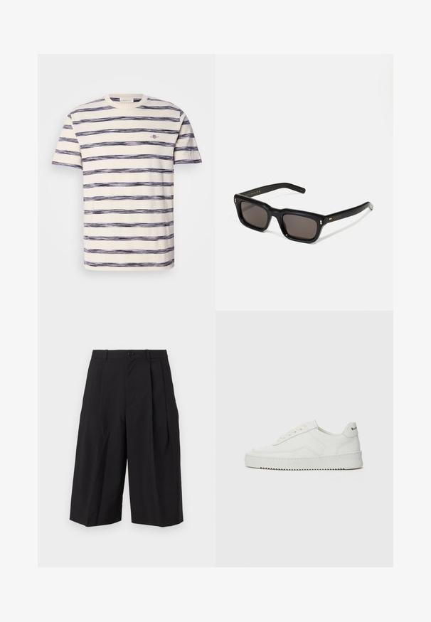 Stribet kortærmet t-shirt i cremefarve med marineblå ujævne vandrette striber, med et lille logo på brystet. Blødt bomuldsstof.; Sorte plisserede shorts lavet af stof med en glat struktur, der har en frontknaplukning og brede, løstsiddende ben.; Hvide lædersneakers med en glat overflade, rund tå, flade snørebånd og en tekstureret sål. Har et diskret logo på hælen.; Sorte rektangulære solbriller med mørke glas, tyk plastisk ramme, guldtryk på stængerne og brandlogo indgraveret på armen.