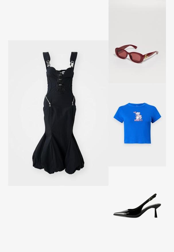 Modré zkrácené tričko vyrobené z bavlny, s potiskem přední části zobrazujícím medvěda a textem "OH HONEY!" v růžové barvě. Krátké rukávy a kulatý výstřih.; Černé šaty se strukturálním živůtkem, nastavitelnými ramínky, kapsami na zip po stranách a rozšířeným dolním lemem. Hladká látka s mírným leskem.; Černé lakované kožené lodičky na podpatku s špičatou špičkou, výřezy na stranách, nastavitelným páskem kolem kotníku a tenkým, elegantním podpatkem.; Červené plastové sluneční brýle s obdélníkovými rámy, tónovanými skly a zlatým logem na nožičkách. Hladký, lesklý povrch.; Černý květinový šperk na krk z vrstvených okvětních lístků, nošený s černým pleteným tílkem s stříbrnými akcenty podél výstřihu a ramen.