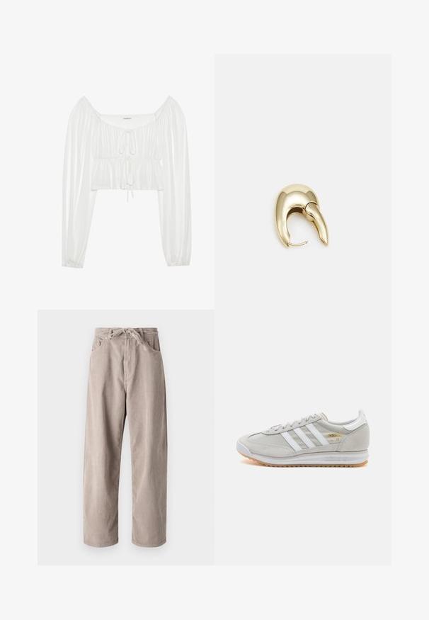 Bela skrajšana bluzica z dolgimi napihnjenimi rokavi. Ima nabran sprednji del in vrvico pri izrezu. Gladek, lahek material.; Beige kordurojske hlače s sproščenim krojem, ki imajo vrvico za prilagajanje pasu, dva sprednja žepa in vertikalno rebrasto teksturo.; Svetlo sivi tenisice od antilopa i mrežaste tkanine, s tri bijele pruge, okruglim vrhom i gumenim potplatom. Zlatni logo akcent blizu vezica.; Uhane nakit iz zlatastega tona z gladko, ukrivljeno zasnovo. Ima edinstveno koničasto obliko, polirano površino in zaponko s tečajem.