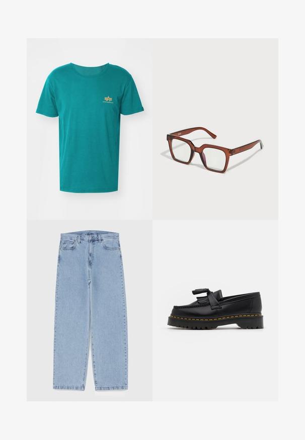 Alpha Industries SMALL LOGO - Nyomott mintás póló - force green; Világoskék farmernadrág egyenes szárú kivitelben, közepes derékkal, öt zsebbel, gombos és cipzáros záródással.; Fekete bőr mokaszin, rojtos díszítéssel, masszív fekete talppal és sárga varrással az élén. Texturált felület.; Barna, túlméretes, téglalap alakú szemüveg, átlátszó lencsékkel, a jobb lencsén enyhe rózsaszín árnyalattal. Műanyag keret sima felülettel.