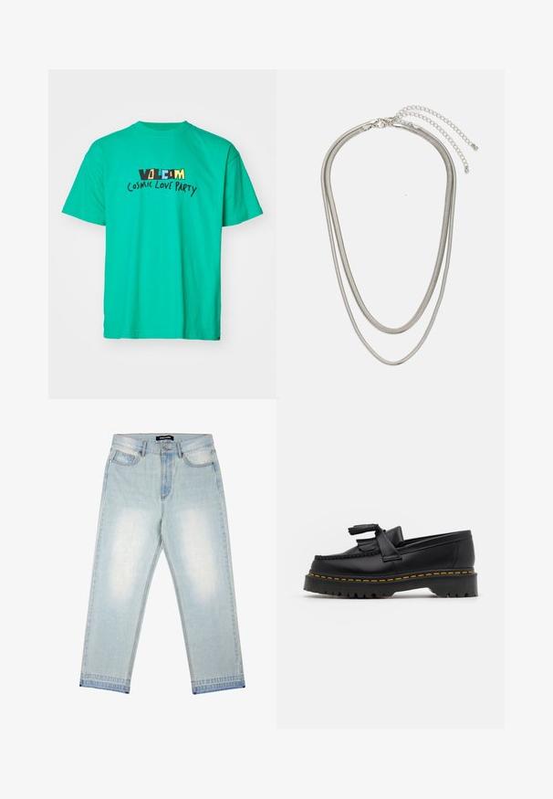 Turquoise katoenen T-shirt met het "VOLCOM" logo in zwart en geel, met "COSMIC LOVE PARTY" in een speelse handgeschreven lettertype. Korte mouwen.; Pegador BARROW - Wijde jeans - sand washed blue; Zwarte leren loafers met een franjesaccent, voorzien van een dikke zwarte zool en gele stiksels langs de rand. Gevoelige afwerking.; Driedelige zilveren metalen halsketting met slanke, flexibele kettingen met een lichte glans, beveiligd met een karabijnhaak en een verstelbare ketting.