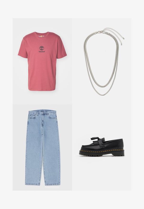 Timberland SMALL LOGO PRINT TEE LEMON PEPPER - T-shirt estampada - apple butter; Jeans de denim azul claro com design de perna reta, apresentando uma cintura de altura média, cinco bolsos e um fecho de botão e zíper.; Mocassim de couro preto com um detalhe de franjas, apresentando uma sola preta robusta e costura amarela ao longo da borda. Acabamento texturizado.; Colar de metal prateado em três camadas, com correntes flexíveis e elegantes que possuem um leve brilho, fechado com um fecho de lagosta e corrente ajustável.