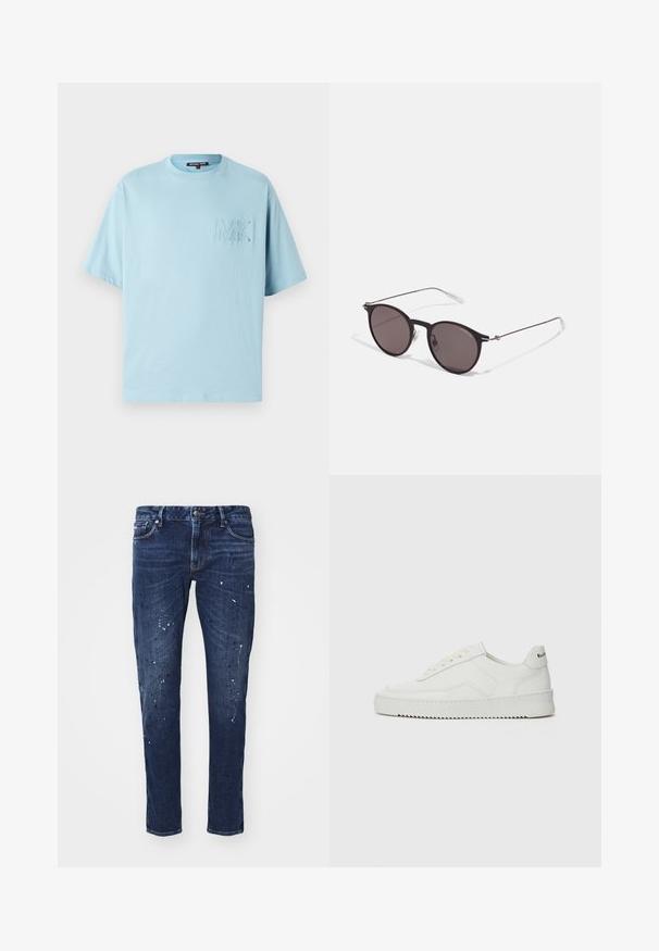Světle modré bavlněné tričko s krátkým rukávem, kulatým výstřihem a vyšívaným logem "MK" na hrudi. Měkká textura a uvolněný střih.; Tmavě modré džíny s úzkým střihem, které mají skvrny od barvy, viditelné švy a standardní pětikošíkový design. Rovný střih nohavic.; Bílé kožené tenisky s hladkým povrchem, kulatou špičkou, plochými tkaničkami a texturovanou podrážkou. Na patě se nachází nenápadné logo.; Černé kulaté sluneční brýle s tmavými skly a tenkými kovovými nohami. Obsahují průhledné koncovky nožiček a stříbrné akcenty na pantu. Minimalistický design.