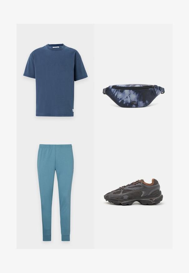 T-shirt in cotone blu navy, maniche corte, colletto crew, vestibilità regolare, design semplice, dotato di un piccolo etichetta logo all'orlo.; Pantaloni della tuta azzurro chiaro realizzati in tessuto morbido, con un design affusolato, vita elasticizzata e orli a costole. Piccolo logo sul lato.; Sneaker Lacoste grigie scure in materiale mesh e sintetico, con suola testurizzata e dettagli marroni sul colletto e sul branding.; Marsupio in stampa tie-dye blu scuro con una parte superiore con zip, materiale testurizzato e un logo ben visibile sul davanti.