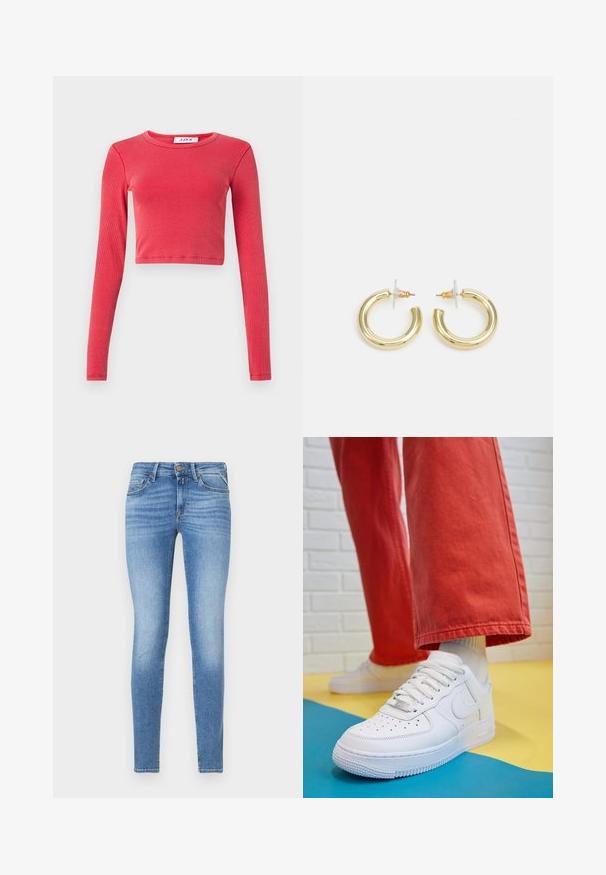 Top cropped de manga longa em textura canelada, com decote redondo. Cor: vermelho vibrante. Inclui uma etiqueta no pescoço com "JJXX."; Jeans de ganga azul claro, slim-fit, com cintura média, botão frontal e design de cinco bolsos.; Sapatilha de couro branca com biqueira perfurada, sola texturizada e atacadores brancos, combinada com calças largas vermelhas e um fundo azul e amarelo.; Brincos em argola dourados com um acabamento liso e brilhante. Design circular com um pequeno pino e suporte transparente para um uso seguro.