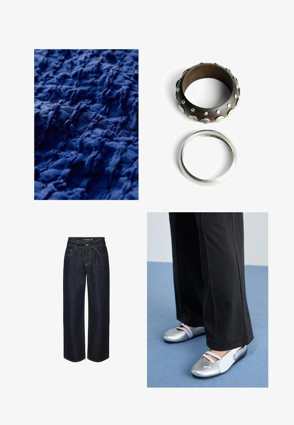 Texturovaná námořnická látka se skládáním a nepravidelnými hřebeny, která ukazuje různou hloubku povrchu a měkký, tkaný vzhled.; Tmavě modré džíny s širokými nohavicemi a stahovací šňůrkou v pase, s kontrastním prošíváním, předními kapsami a mírně volným střihem.; Stříbrné a bílé ploché boty s křížovými pásky a texturovaným detailem, doplněné volnými černými kalhotami. Umístěno na modré podlaze.; Dřevěný prsten s kovovými hroty, tmavě hnědé barvy, s texturovaným povrchem. Hladký stříbrný prsten, jednoduchý design.