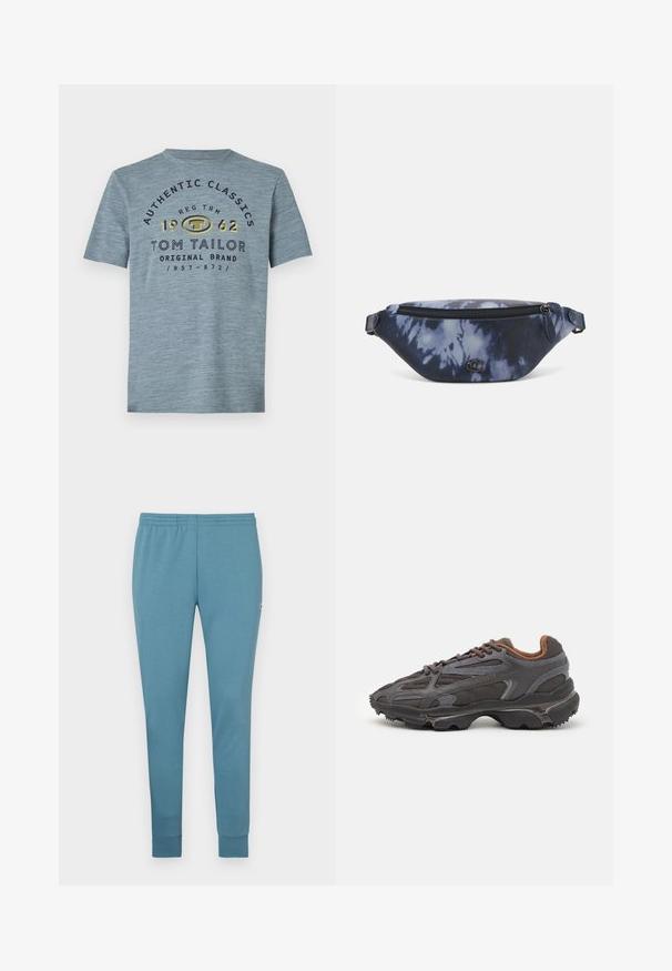 Camiseta de algodón azul claro con cuello redondo y mangas cortas, que presenta texto impreso en azul marino y amarillo, incluyendo el nombre de la marca y el año.; Pantalones de chándal azul claro fabricados en un tejido suave, con un diseño ajustado, cinturilla elástica y dobladillos con puños. Logo pequeño en un lado.; Zapatillas Lacoste en gris oscuro con material de malla y sintético, que cuentan con una suela texturizada y detalles en marrón en el cuello y la marca.; Riñonera en estampado de tie-dye azul oscuro con cremallera en la parte superior, material texturizado y un detalle de logotipo prominente en la parte frontal.