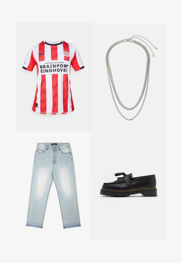 Červeno-biely futbalový dres s vertikálnymi pruhmi a zigzagovými vzormi, ktorý obsahuje logo Puma, emblém PSV Eindhoven a čierny obvod okolo výstrihu.; Pegador BARROW - Džínsy široké - sand washed blue; Čierne kožené loafre s detailom na strapcoch, s masívnou čiernou podrážkou a žltým prešitím pozdĺž okraja. S textúrovaným povrchom.; Trojvrstvový náhrdelník zo strieborného kovu s elegantnými, flexibilnými reťazami s jemným leskom, zabezpečený sponou typu langusta a nastaviteľným reťazcom.