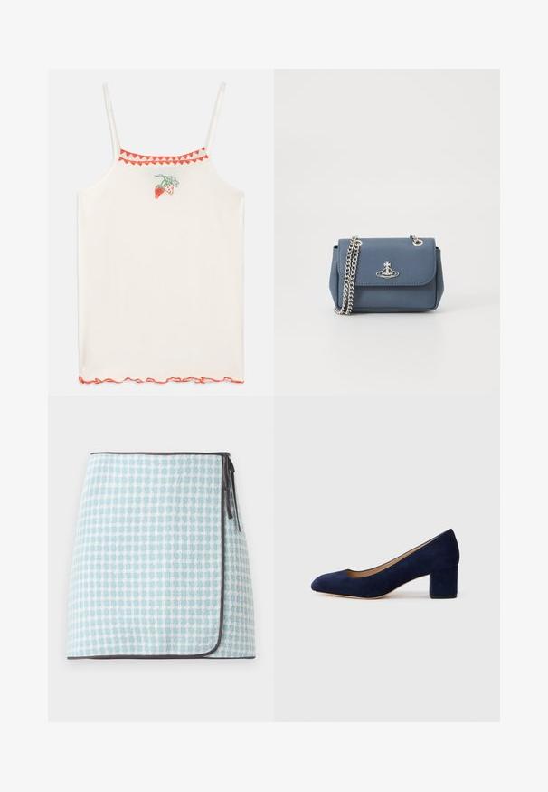 Biele tričko na ramienkach s tenkými popruhmi, zdobené červenými vyšívanými jahodami a červeným zaobleným lemom na výstrihu a spodnom okraji.; Sukňa s svetlomodro-bielym kockovaným vzorom, so soft štruktúrou a kontrastným tmavým lemovaním. Zviazanie na boku pre uzatvorenie.; Námořnické modré semišové lodičky s špičatou špičkou a středním blokovým podpatkem. Hladká textura s jemným leskem a malým výstřihem vpředu.; Modrá textúrovaná kabelka z umelej kože so strieborným reťazovým popruhom a logom na prednej strane. Uzáver s klapkou.