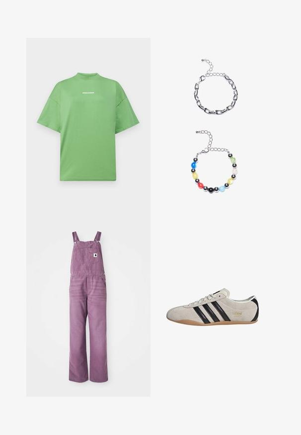 Pegador BRACY HEAVY OVERSIZED TEE - Tricou basic - washed peppermint green/white gum; Salopete din denim mov, cu bretele ajustabile, buzunar frontal și picioare largi. Materialul prezintă o ușoară textură; accesoriile sunt din metal argintiu.; Tenisi din suede cu un toc gri, dungi negre și o talpă din cauciuc de tip gumă. Prezintă un sistem de închidere cu șireturi și un detaliu cu logo auriu pe lateral.; Brățară din lanț argintiu, cu linkuri elongate deasupra. Sub aceasta, o brățară colorată din mărgele cu mărgele negre, albastre, verzi, galbene, roșii și transparente.
