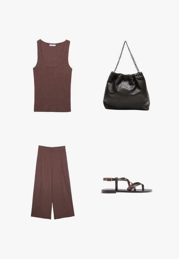 Brun bomulds tanktop med rund halsudskæring og brede skulderremme, der har en glat tekstur og et afslappet design.; Brune bredbunde bukser med en glat tekstur, der har høj talje og plisseringer foran. Stoffet er let og falder løst.; Brune lædersandal med krydsende stropper, ankelspænde og en flad sål med minimale syninger.; Brun lædertaske med en rynket top og en kædestrop. Glat tekstur med en blank finish og subtile sømdetaljer på siderne.