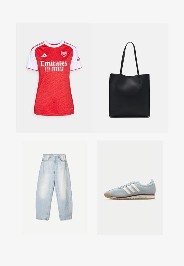 Maillot de football rouge et blanc avec un design à motifs, col rond, manches courtes et logo "Emirates Fly Better" à l'avant.; Jean en denim bleu clair à coupe décontractée, avec une finition délavée, deux poches avant et une fermeture par bouton au niveau de la taille.; Baskets en suède bleu clair avec trois bandes blanches, semelle en caoutchouc et mesh texturé. Comprend un capuchon de orteil lisse et une marque sur le talon.; Sac fourre-tout en cuir noir avec une texture lisse, de forme rectangulaire et deux longues poignées. Pas de matériel ou d'ornementations visibles.