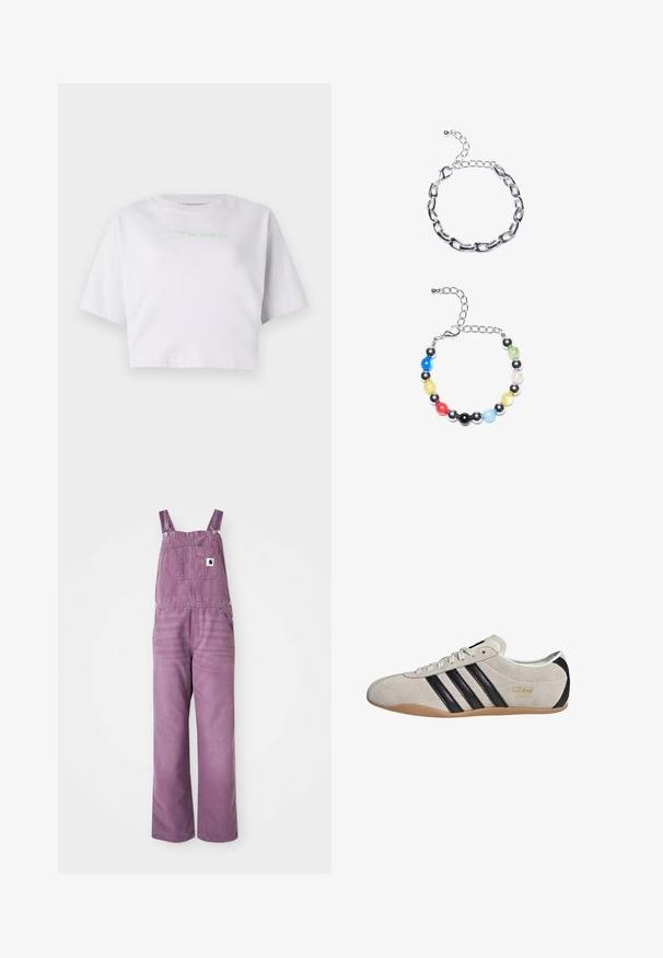 Cropped white T-shirt made of cotton, featuring short sleeves and green embroidered text saying “waiting the sunset.”; Green knitted polo shirt with short sleeves, featuring a textured pattern of large circles and button-up closure.; Purple denim overalls with adjustable straps, front pocket, and wide legs. Material shows slight texture; hardware features silver metal clips.; Suede sneaker with a gray upper, black stripes, and a gum rubber sole. Features a lace-up closure and a gold logo detail on the side.; Silver chain bracelet featuring elongated links above. Below, a colorful beaded bracelet with black, blue, green, yellow, red, and clear beads.