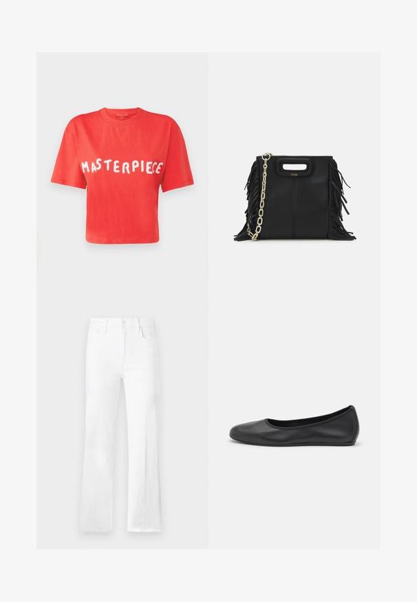 MAX&Co. BOXYCLAIM - Triko s potiskem - red; Bílé rozšířené džíny z denimu, s čistým provedením, designem s pěti kapsami a poutky na opasek, s knoflíkovým a zipovým zapínáním.; Černé kožené baletní byty s kulatou špičkou, hladkou texturou, minimálními švy a flexibilním designem podrážky.; Černá kožená kabelka s třásněmi, zlatým řetízkovým ramenním popruhem a rukojetí s výřezem. Na přední straně se nachází logo.