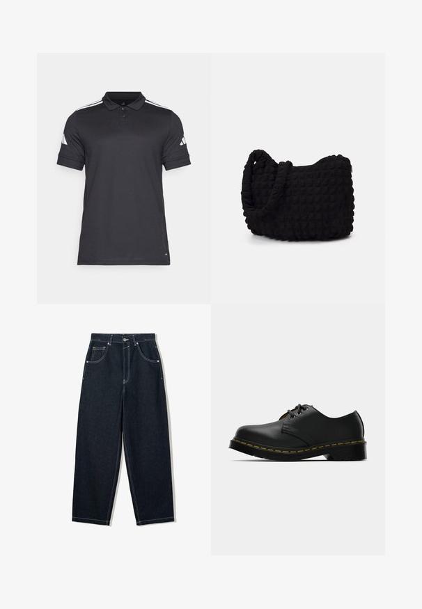 Schwarzes Poloshirt mit klassischem Kragen, Dreiknopfleiste, kurzen Ärmeln und weißen Streifenakzenten auf den Schultern. Aus atmungsaktivem Material gefertigt.; Weit geschnittene, dunkle Denim-Jeans mit kontrastierendem weißen Nähten, fünf Taschen und einem Knopfverschluss. Mit einem hochgeschnittenen Design.; Schwarze Lederschuhe mit runder Zehenform, Schnürdesign, gelben Nähten entlang der Sohle und einer stabilen schwarzen Gummisohle für besseren Halt.; Schwarze Stofftasche mit einer strukturierten, gesteppten Oberfläche. Abgerundete Form, kurze, dicke Griffe und eine weiche, flexible Struktur.