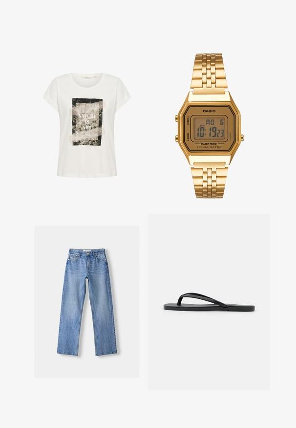 Bílá bavlněná trička s krátkými rukávy a kulatým výstřihem, s grafickým potiskem listí a textem "PŘÍRODA JE UMĚNÍ" v černé barvě.; Svetle modré džínové kalhoty s rovnými nohavicemi, s pěti kapsami, předním zapínáním na knoflík a jemným opráním pro texturu.; Černé žabky s minimalistickým designem, plochou podrážkou, úzkými pásky a hladkým povrchem. Bez dalších vzorů nebo akcentů.; Zlaté digitální hodinky s obdélníkovým ciferníkem, LCD displejem, nerezovým páskem a tlačítky na boku. Obsahují označení odolnosti proti vodě.