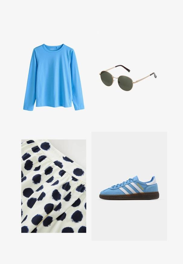 Modré tričko s dlouhým rukávem vyrobené z měkké bavlny. Má kulatý výstřih a rovný střih s prošitými lemy, bez vzorů.; Bílá sukňa z látky s námořnickými modrými kulatými puntíky. Sukňa má nabíraný pas a hladkou texturu.; Světle modré semišové tenisky s bílými koženými pruhy, hnědou texturovanou podrážkou a zlatým logem. Nízký design s zaoblenou špičkou.; Kulaté sluneční brýle s kovovými zlatými rámy a tmavě zelenými skly. Rámové nožičky mají design želvoviny pro větší detail.